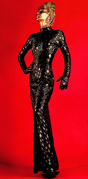 vestido futurista de la tarde del coctel del diseador de la coleccin 'futuro de la recepcin' en el material noble negro de Lycra con paillettes asignados